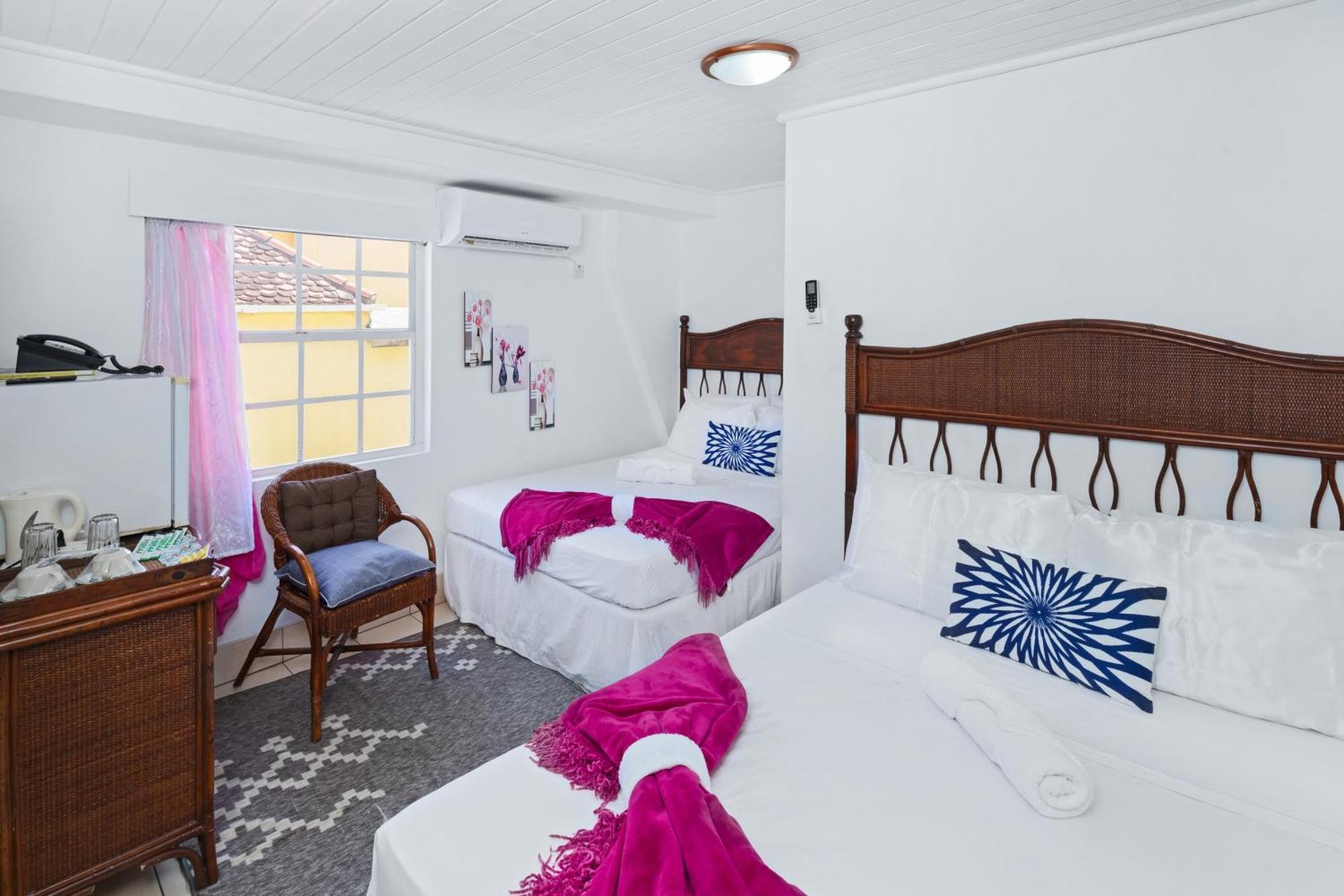 Deyna'S City Inn St. George's Rom bilde
