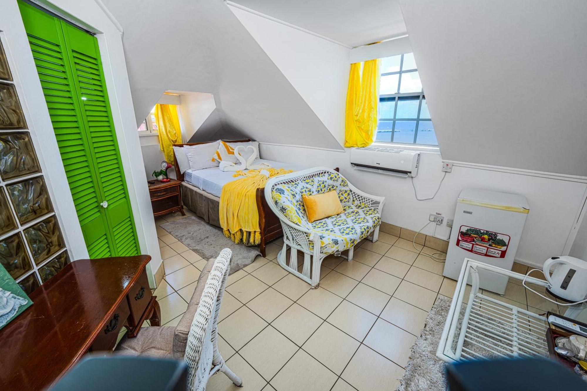 Deyna'S City Inn St. George's Rom bilde