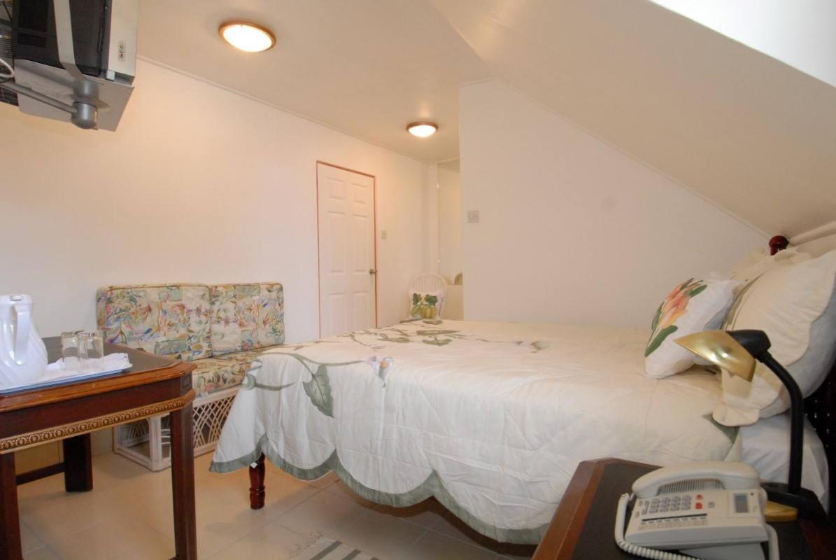 Deyna'S City Inn St. George's Eksteriør bilde
